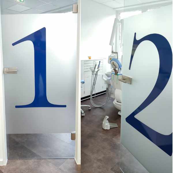 Montagefirma für Sichtschutzfolien in Ahrensburg - Behandlungszimmer