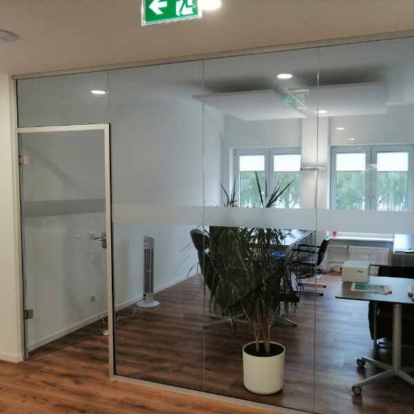 Montagefirma für Sichtschutzfolien in Ahrensburg - Glasfront