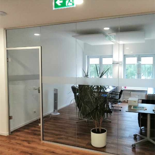 Montagefirma für Sichtschutzfolien in Lübeck - Glasfront Montagefirma für Sichtschutzfolien in Lübeck - Glasfront