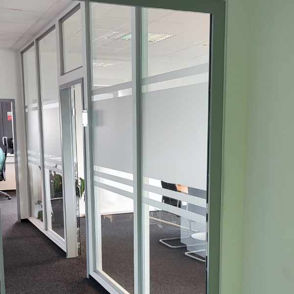 Montagefirma für Sichtschutzfolien in der Nähe - Glasfront