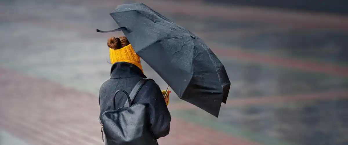 Kundenstopper richtig aufstellen bei Wind