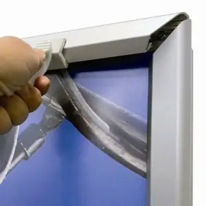 Schwerer Kundenstopper 70 x 100 cm - Edelstahlrahmen & Betonfuß für maximale Windstabilität-Öffner